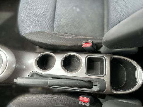 Used 2016 Nissan Juke SV image 24