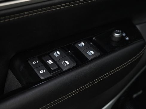 Used 2024 Jeep Wagoneer Series III w/ Premium Group I AWD/4WD image 27