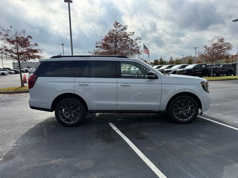 New 2025 Ford Expedition Platinum w/ Stealth Performance Package image 9