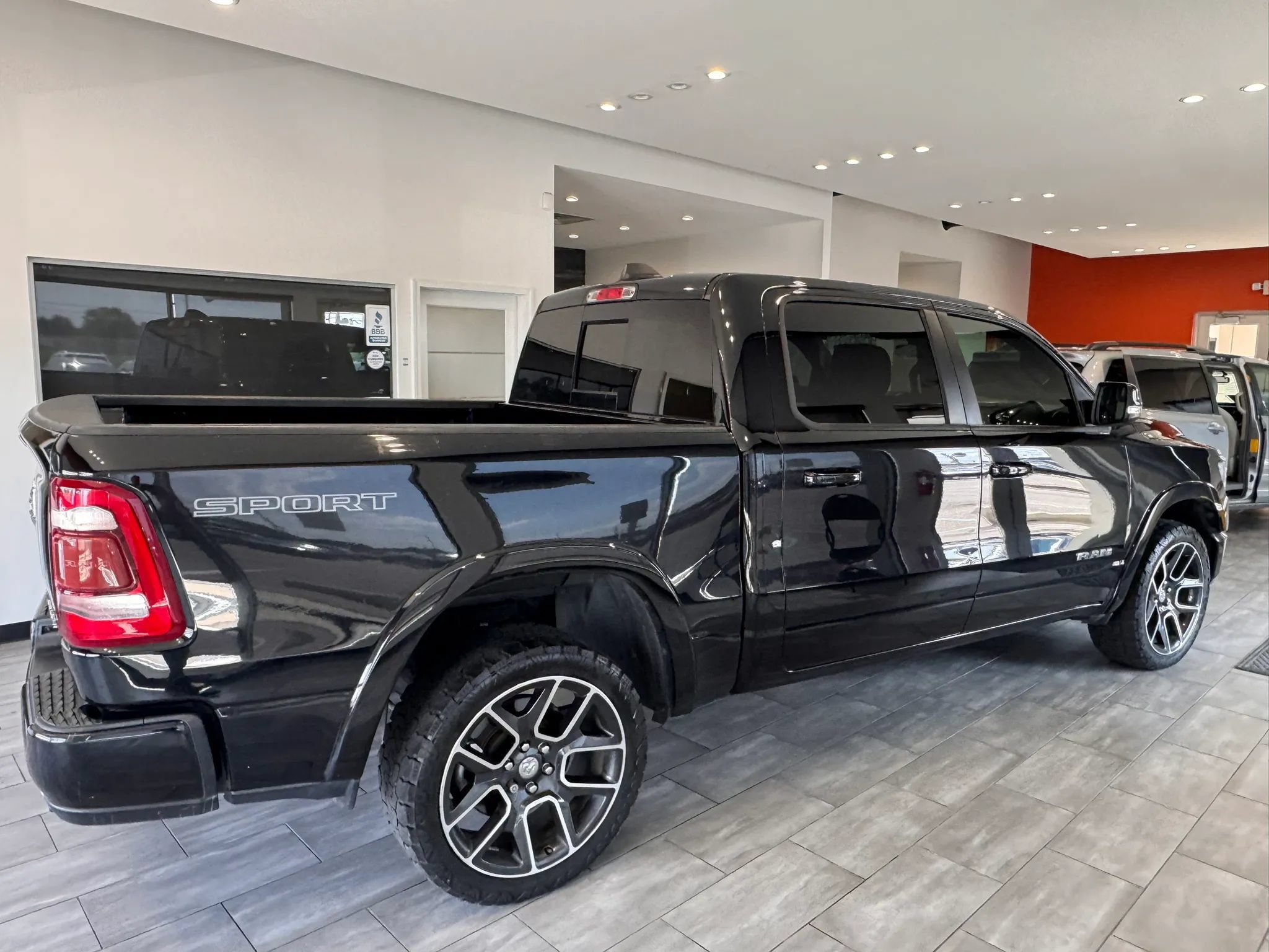 Used 2021 RAM 1500 Laramie AWD/4WD image 12