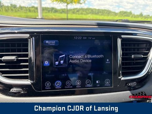 Used 2017 Chrysler Pacifica Touring-L Plus FWD image 34