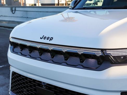 New 2026 Jeep Grand Wagoneer Summit AWD/4WD image 6