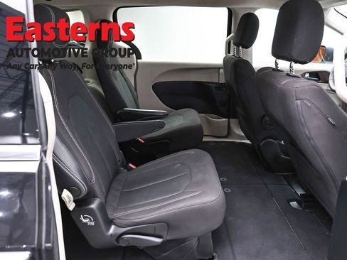 Used 2022 Chrysler Voyager LX FWD image 23