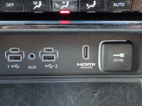 Used 2023 Jeep Grand Cherokee L Summit w/ Luxury Tech Group V AWD/4WD image 24