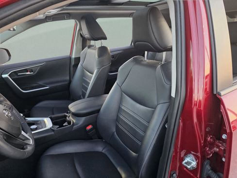 Used 2020 Toyota RAV4 Limited AWD/4WD image 24
