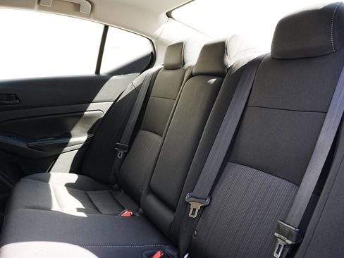 Used 2024 Nissan Altima 2.5 SV image 12