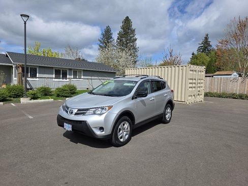 Used 2014 Toyota RAV4 LE image 1