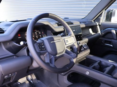 Used 2025 Land Rover Defender 110 S image 12