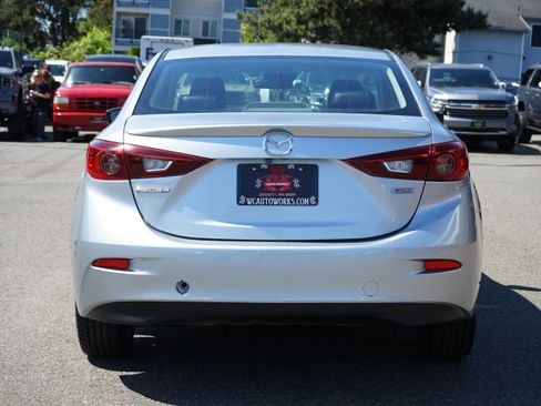 Used 2018 MAZDA MAZDA3 Touring FWD image 4