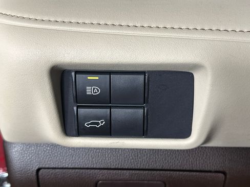 Used 2022 Toyota Highlander XLE image 32