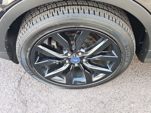 Used 2017 Ford Escape SE w/ SE Sport Appearance Package image 11