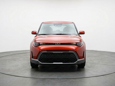 Used 2025 Kia Soul LX w/ LX Technology Package FWD image 2