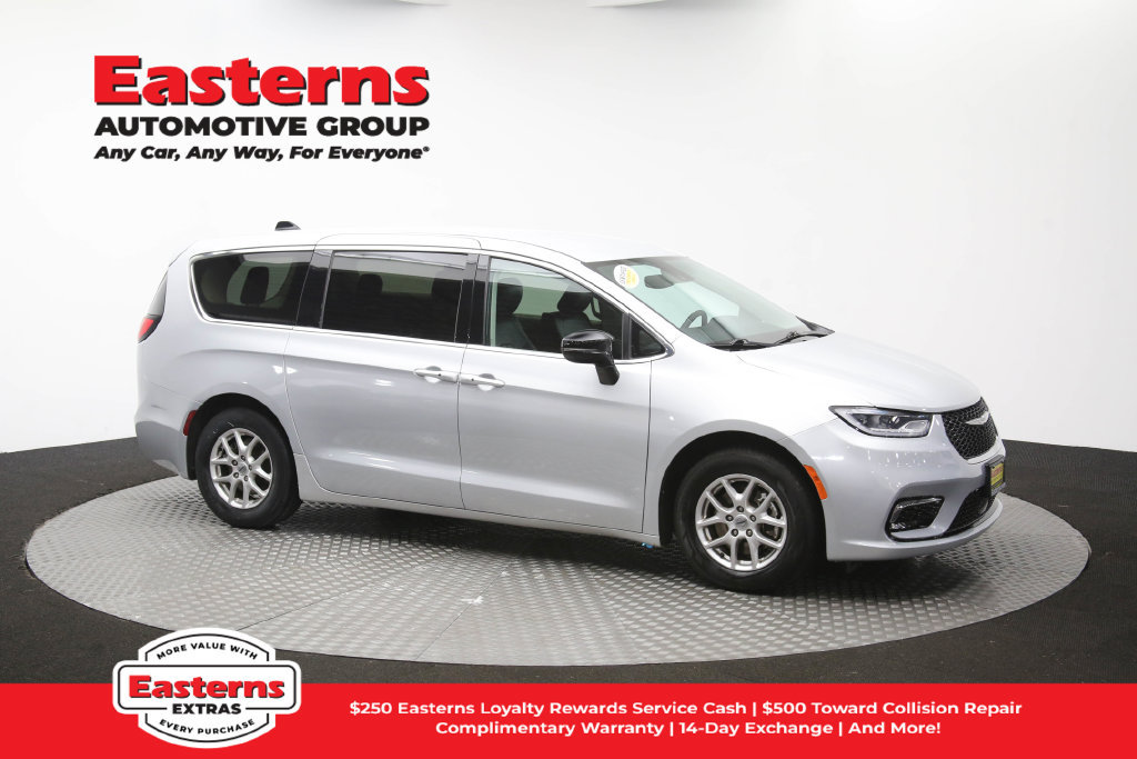 Used 2024 Chrysler Pacifica Touring-L FWD image 47