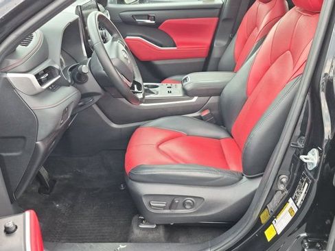 Used 2023 Toyota Highlander XSE FWD image 9