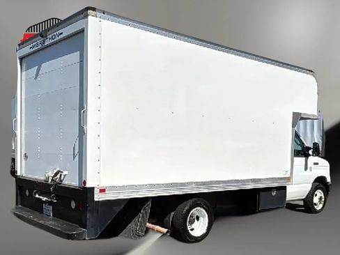 Used 2021 Ford E-350 and Econoline 350 Super Duty RWD image 4