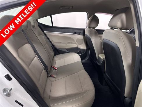 Used 2019 Hyundai Elantra SE image 28