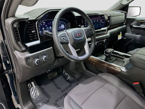 Used 2025 GMC Sierra 1500 Elevation w/ Preferred Package image 9