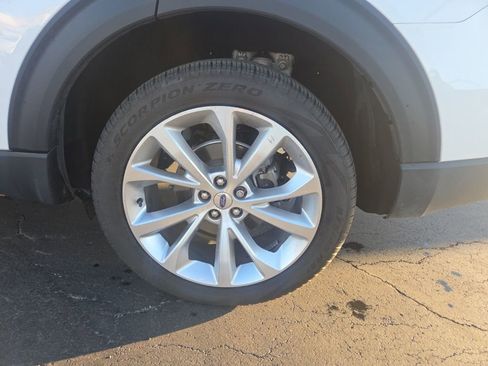 Used 2023 Ford Explorer Platinum w/ Technology Package image 4