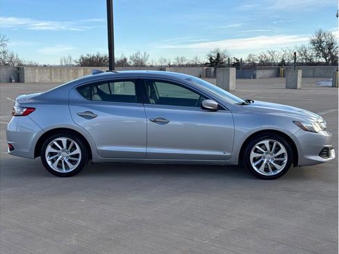 Used 2017 Acura ILX image 9