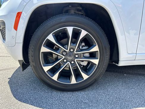 Used 2022 Jeep Grand Cherokee Overland w/ Adv Protech Group III AWD/4WD image 53