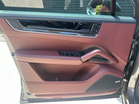 Certified 2024 Porsche Cayenne AWD/4WD image 16