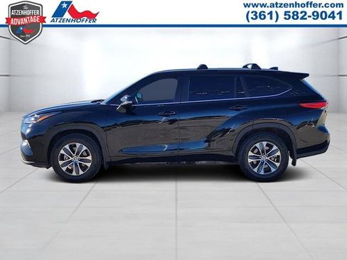 Used 2023 Toyota Highlander XLE image 4