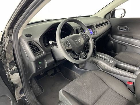 Used 2017 Honda HR-V LX image 3
