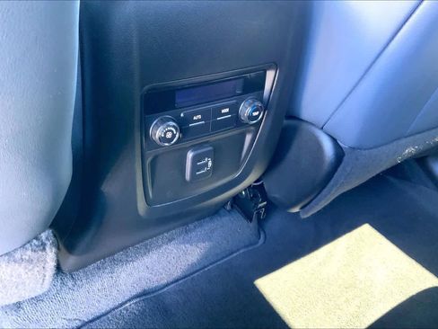 Used 2023 Buick Enclave Essence AWD/4WD image 34