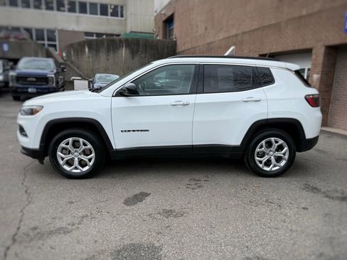 Used 2024 Jeep Compass Latitude image 9