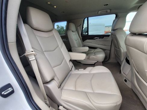 Used 2017 Cadillac Escalade 2WD image 18