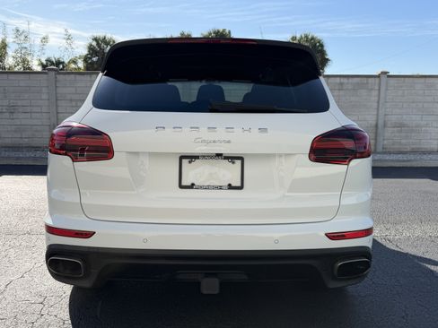 Certified 2018 Porsche Cayenne Platinum Edition image 11