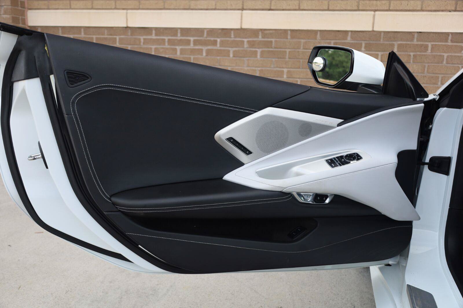 Used 2021 Chevrolet Corvette Stingray Preferred Cpe w/ Z51 Performance Package RWD image 19