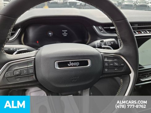 Used 2025 Jeep Grand Cherokee Altitude AWD/4WD image 22