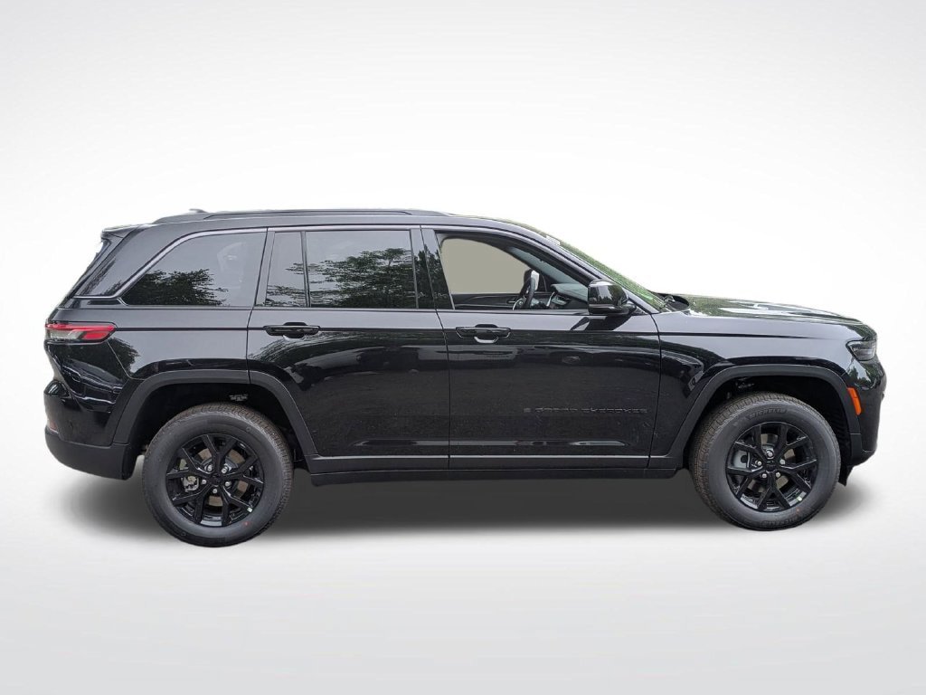 New 2026 Jeep Grand Cherokee Altitude AWD/4WD image 2