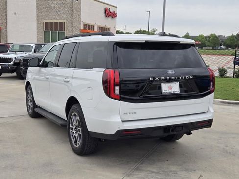 Used 2025 Ford Expedition Active AWD/4WD image 4