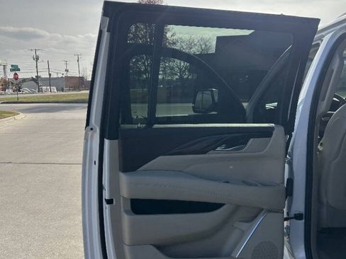 Used 2016 Cadillac Escalade ESV Luxury image 39