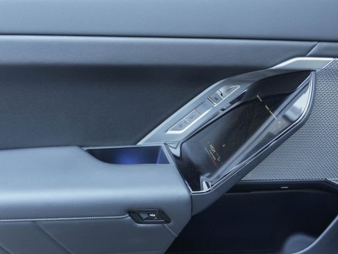 Certified 2023 BMW 740i image 29