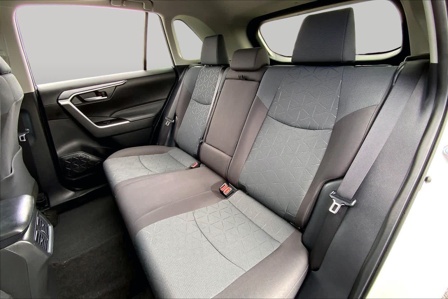 Used 2025 Toyota RAV4 XLE w/ Convenience Package FWD image 20