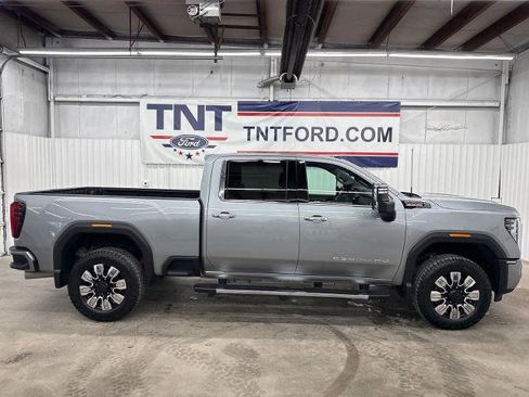 Used 2024 GMC Sierra 2500 Denali w/ Technology Package AWD/4WD image 1