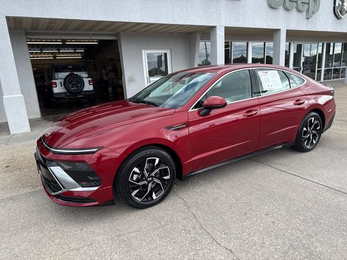 Used 2025 Hyundai Sonata SEL FWD image 1