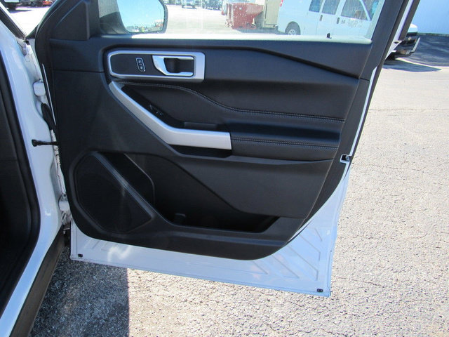 Used 2022 Ford Explorer XLT w/ Equipment Group 202A AWD/4WD image 3