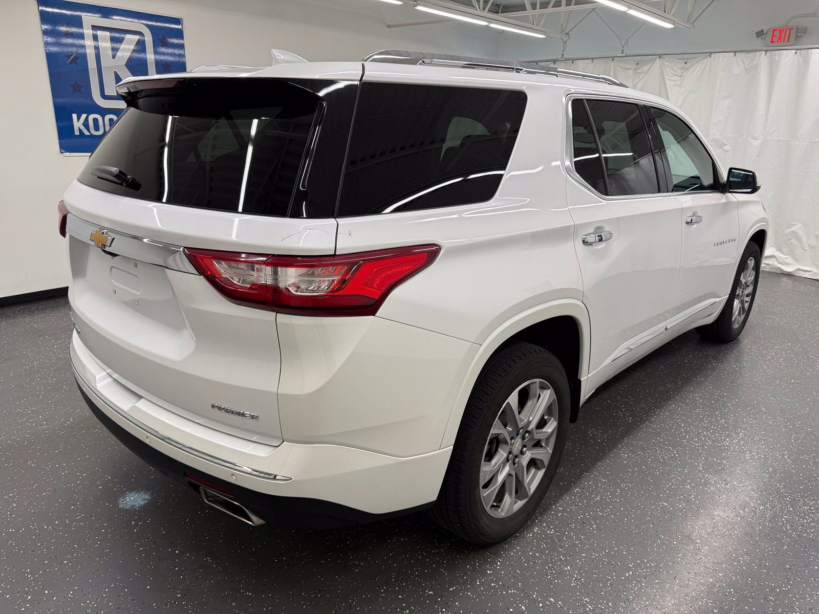 Used 2021 Chevrolet Traverse Premier AWD/4WD image 2