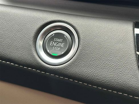 Used 2024 Cadillac Escalade Premium Luxury image 31