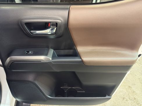 Used 2018 Toyota Tacoma Limited AWD/4WD image 24