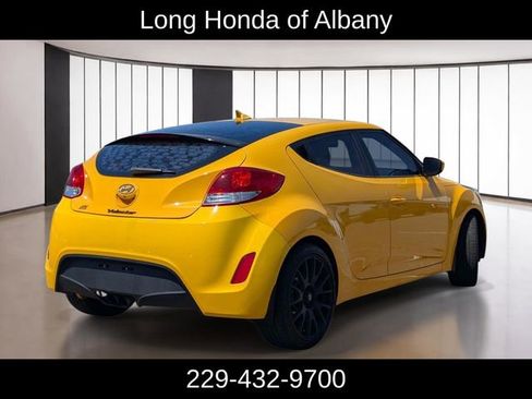 Used 2016 Hyundai Veloster FWD image 4