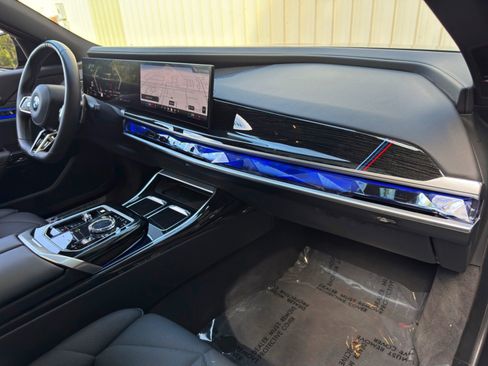 Used 2025 BMW 740i w/ Premium Package RWD image 15