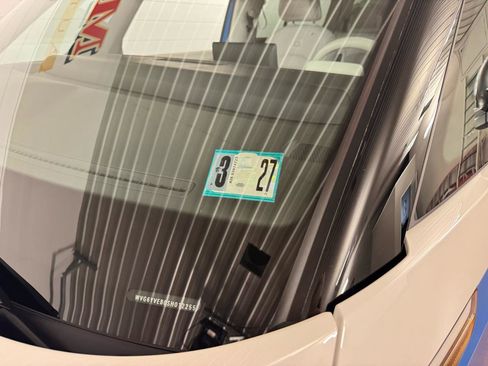 Used 2025 Volkswagen ID. Buzz 1st Edition image 9