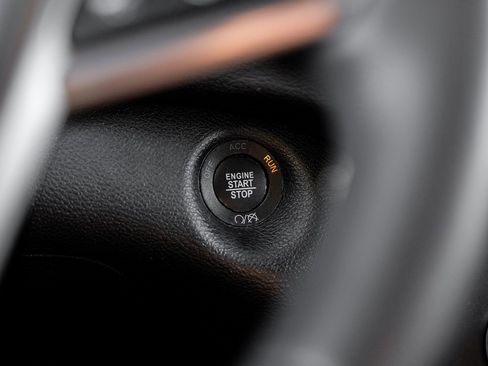 Used 2022 Jeep Cherokee Limited image 29