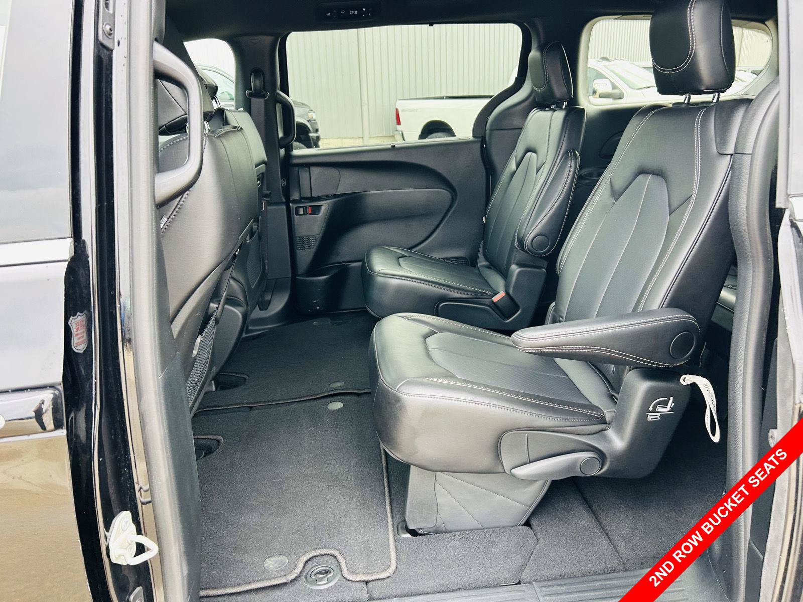 Used 2025 Chrysler Pacifica Select FWD image 26
