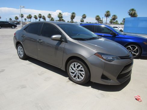 Used 2017 Toyota Corolla LE FWD image 2